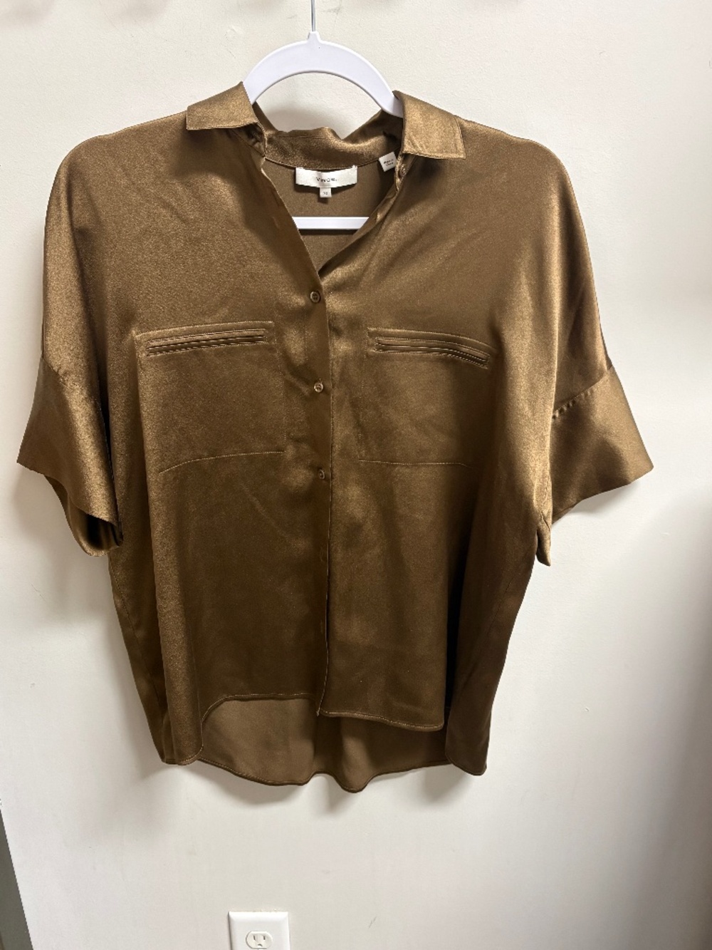 Vince. Chocolate Brown 100% Silk Satiny Short-Sleeve Button-Down Top XS